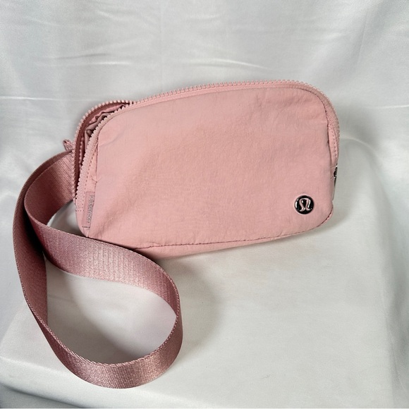 Lululemon Everywhere Belt Bag 1L New Calypso Pink Nylon Athleisure Crossbody - Picture 3 of 11